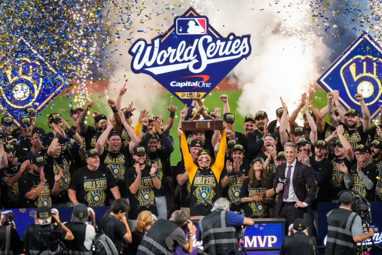 Milwaukee to close schools for Brewers’ Series parade
